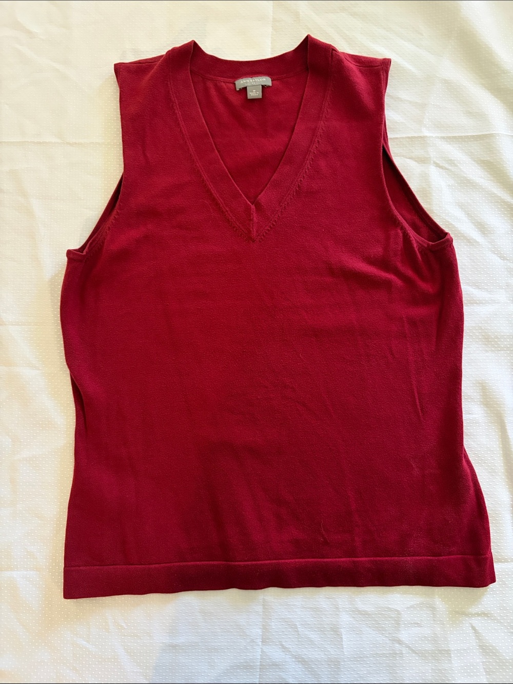 Ann Taylor Sleeveless V-Neck Knit Tank in Deep Red